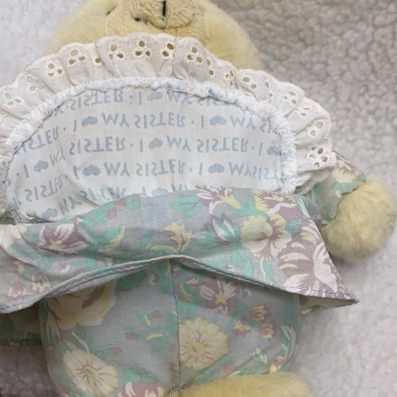 Avon teddy bear 9" plush wearing apron says I LOVE MY SISTER 1996 - Picture 6 of 9